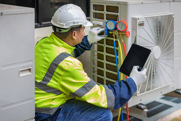 Professional Hvac technician working in Plainview, MN